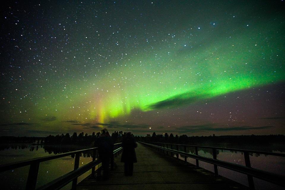 northern lights at Paatsjoki bridge